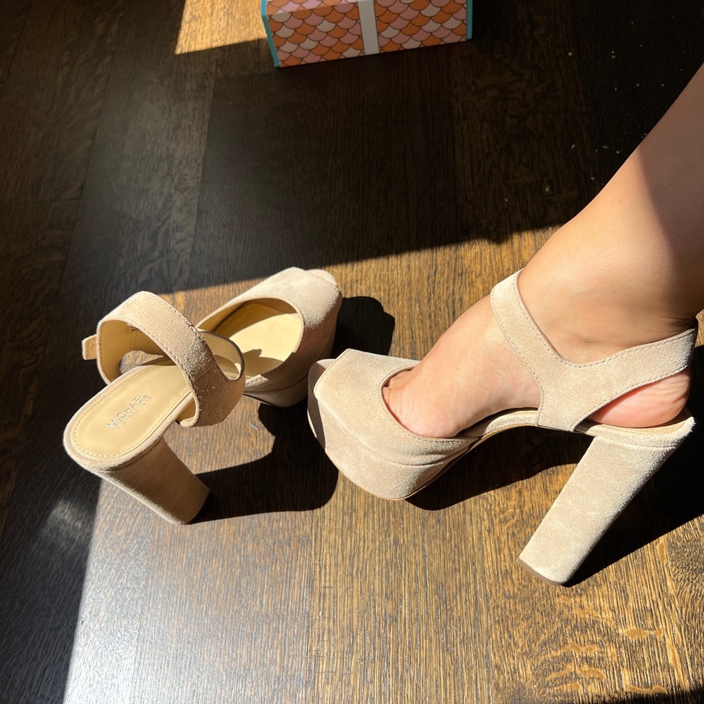 Elegant Michael Kors Beige Platform Heels